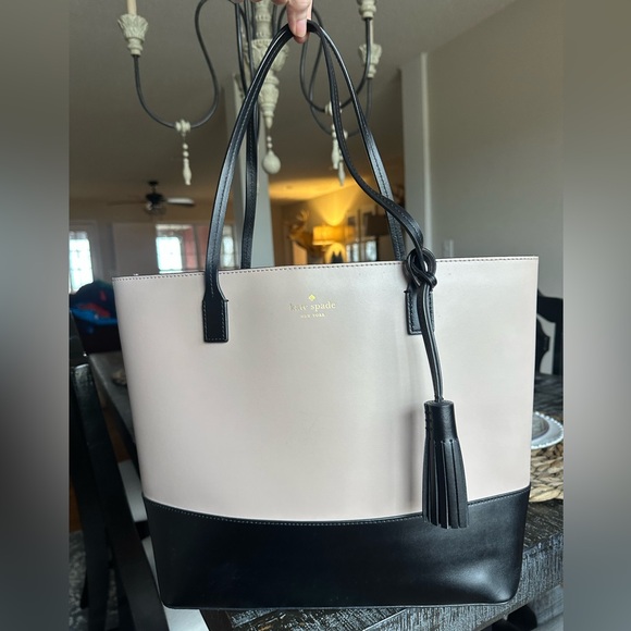 kate spade Handbags - Kate Spade Black and Pale Pink Colorblock Tote